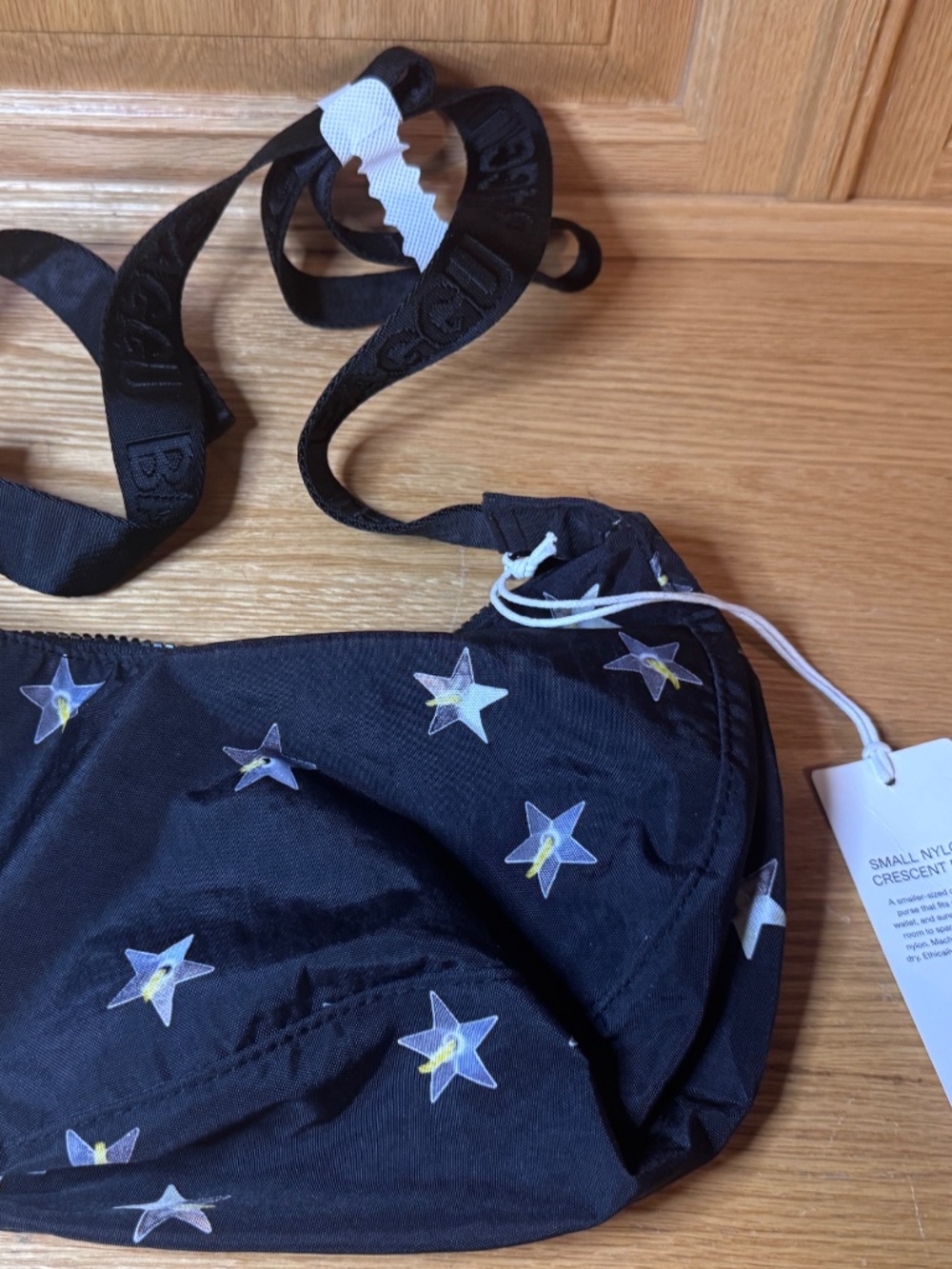 Baggu Small Nylon Crescent Bag Stars Crossbody Zipper Shut 11 X 6 X 3.5 - Picture 2 of 8